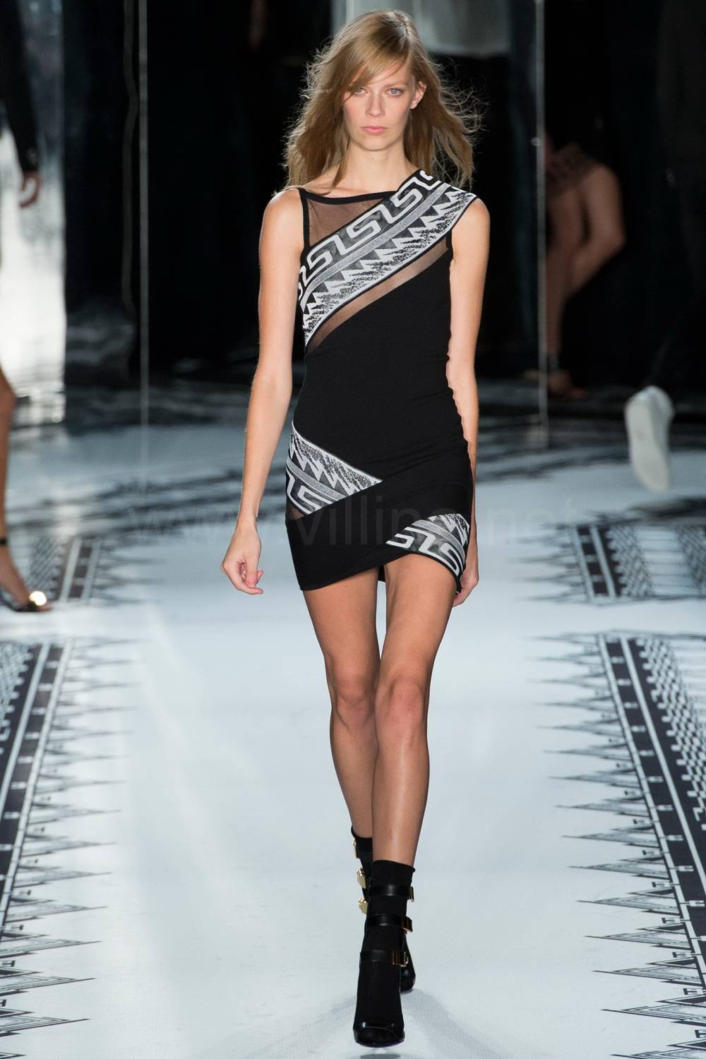 Женская коллекция одежды Versus Versace весна-лето 2015. ФОТО 13
