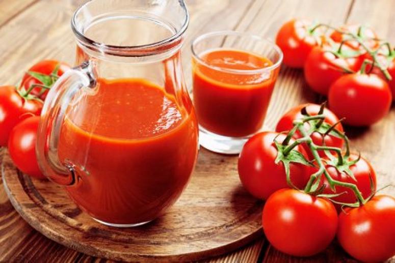 Регулярное употребление томатного сока снижает давление и уровень холестерина