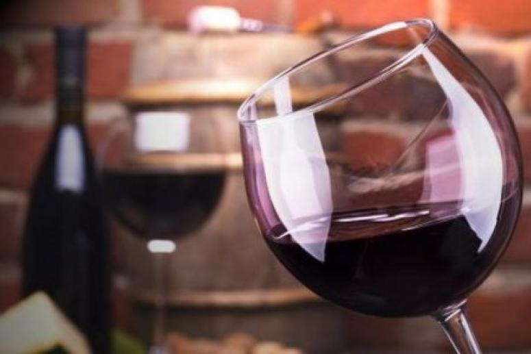Кардиохирург опроверг миф о пользе красного вина для сердца