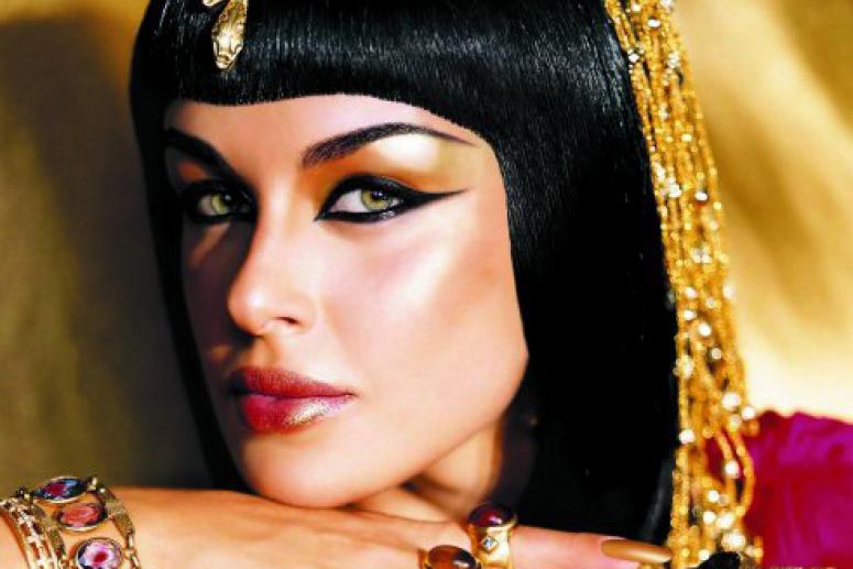 Завораживающий взгляд Клеопатры: основы греческого макияжа глаз