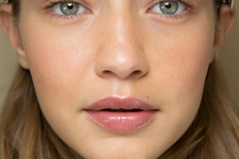 Модный макияж губ весна-лето 2017 - фото моделей за кулисами