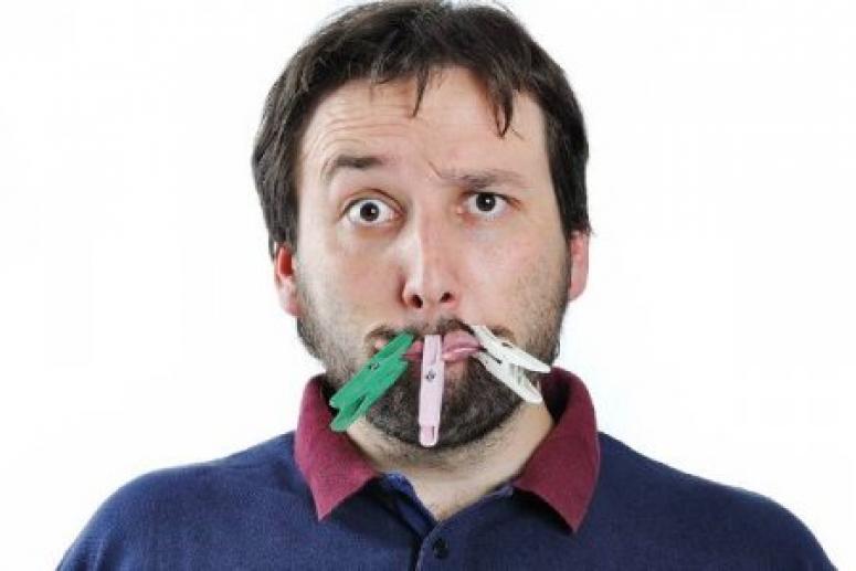 Неприятный запах изо рта: в чем причина и что делать?