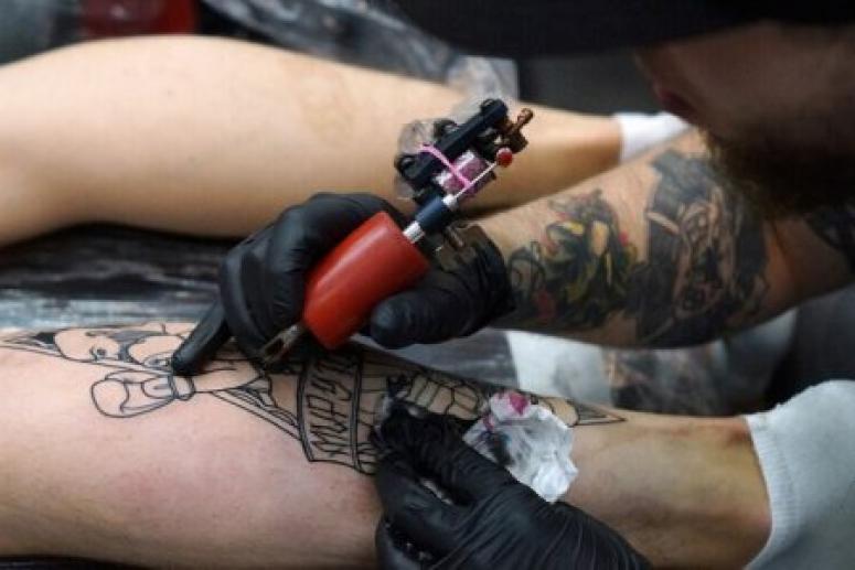 Россиянин перенёс инсульт после нанесения татуировки