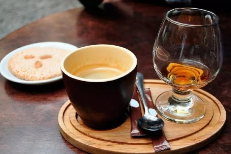 Смешивать алкоголь и кофеин опасно для здоровья