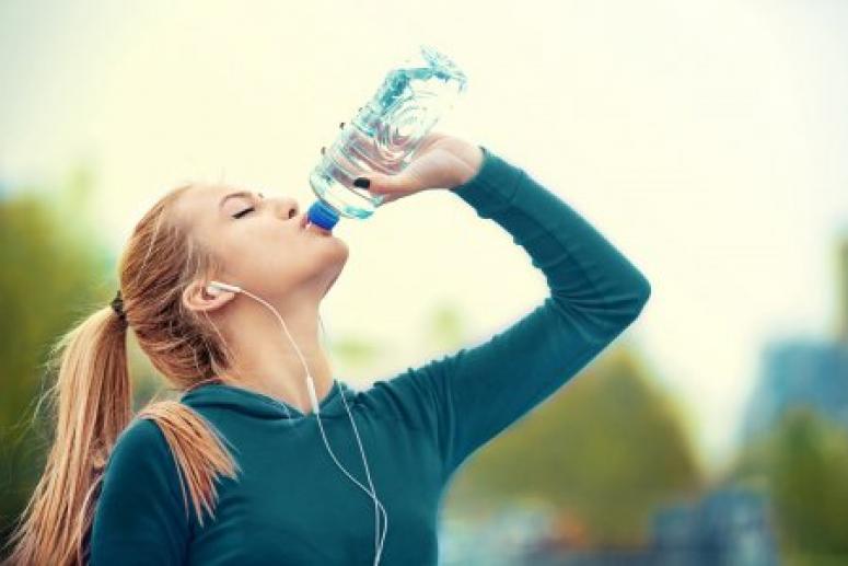 Спастись от жары: какую воду лучше пить?