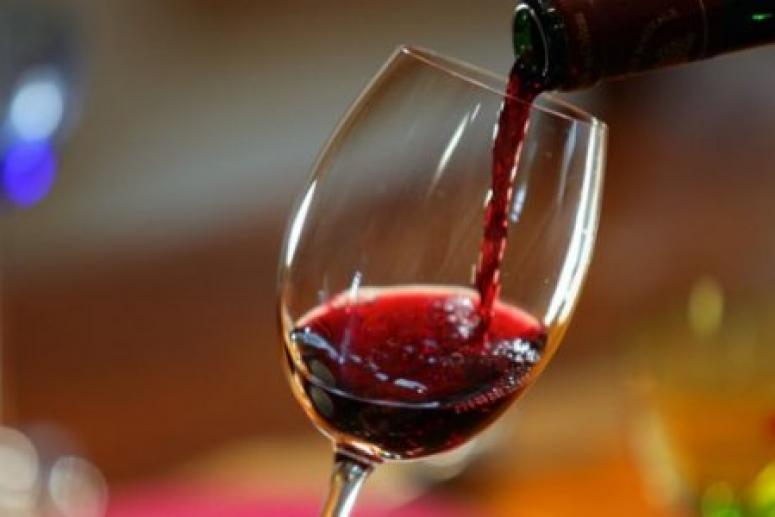 Бокал вина на ночь полезен для здоровья — это даже может продлить жизнь!