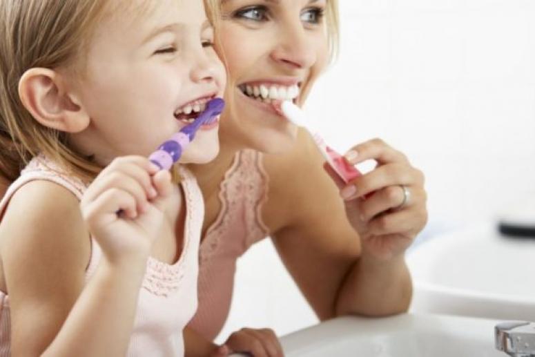 Как приучить детей следить за зубами?